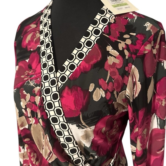 NWT Anne Klein Gorgeous Floral Wrap Dress with Geometric Neckline & Tie - Picture 4 of 9